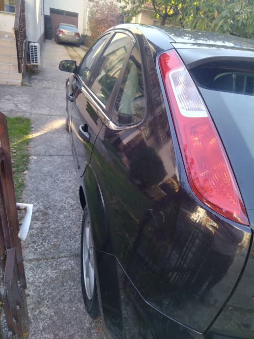 Ford Focus 1,6 16V --SAMO 103000 KM--, fotografija 8