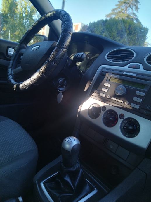 Ford Focus 1,6 16V --SAMO 103000 KM--, fotografija 9