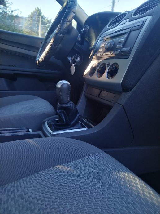 Ford Focus 1,6 16V --SAMO 103000 KM--, fotografija 10