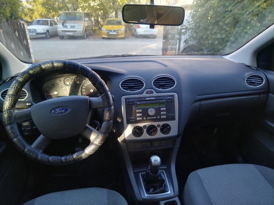 Ford Focus 1,6 16V --SAMO 103000 KM--, fotografija 13