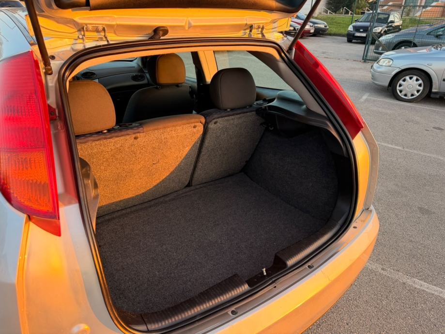 Ford Focus 1,6 AUTO ODLICAN AUTOMATIK, fotografija 10