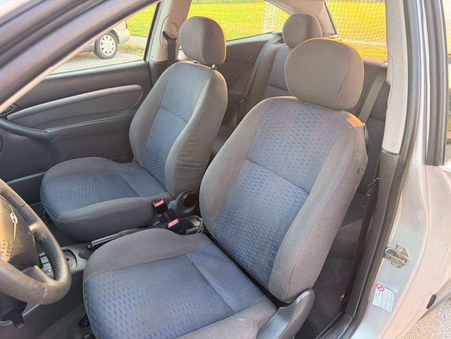 Ford Focus 1,6 AUTO ODLICAN AUTOMATIK, fotografija 13