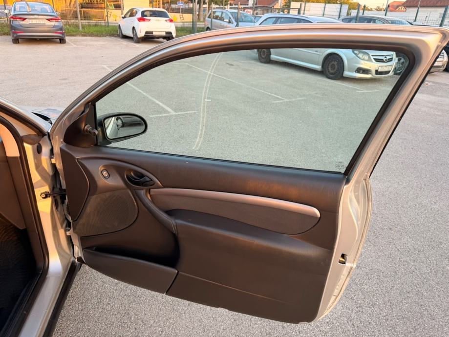 Ford Focus 1,6 AUTO ODLICAN AUTOMATIK, fotografija 14