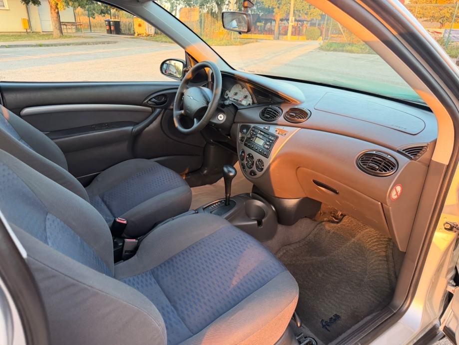 Ford Focus 1,6 AUTO ODLICAN AUTOMATIK, fotografija 16