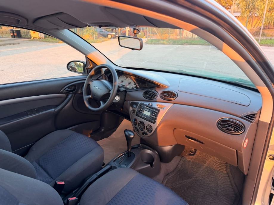 Ford Focus 1,6 AUTO ODLICAN AUTOMATIK, fotografija 17