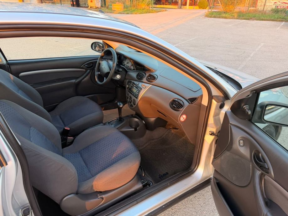 Ford Focus 1,6 AUTO ODLICAN AUTOMATIK, fotografija 19