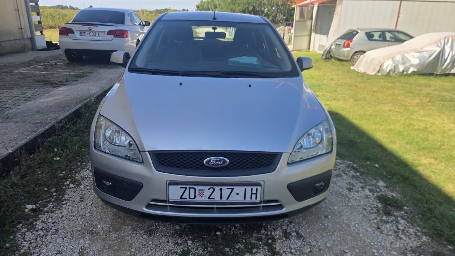 Ford Focus 1,6 automatik, fotografija 2