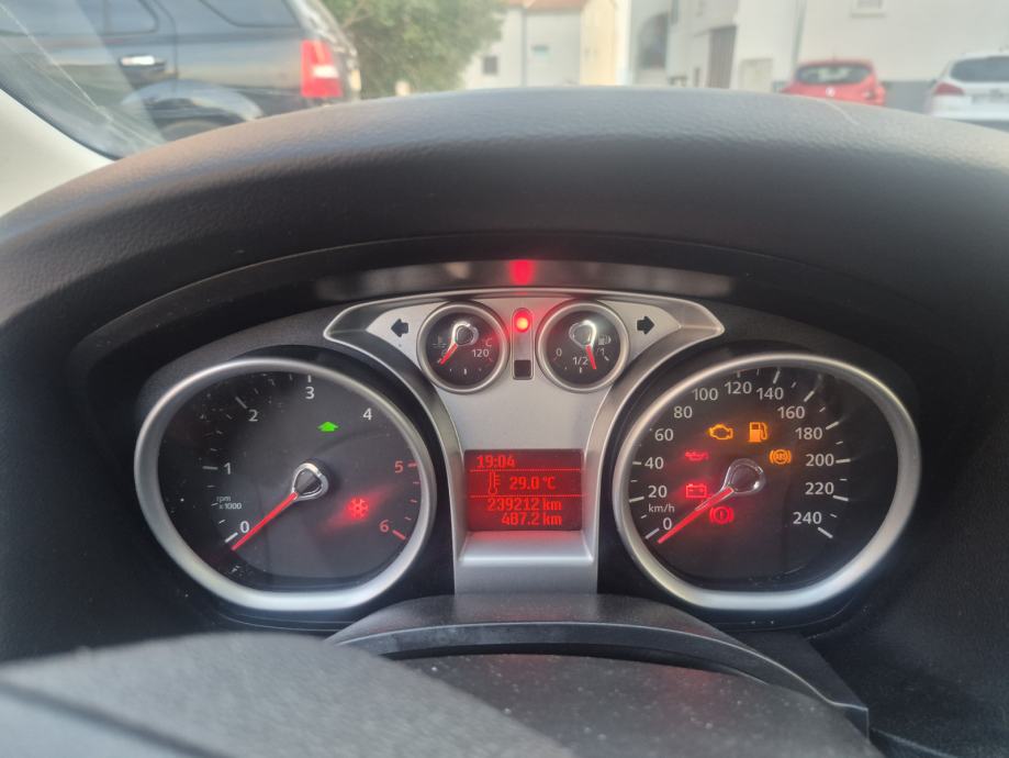 Ford Focus 1,6 TDCI, 2011 godina, fotografija 8