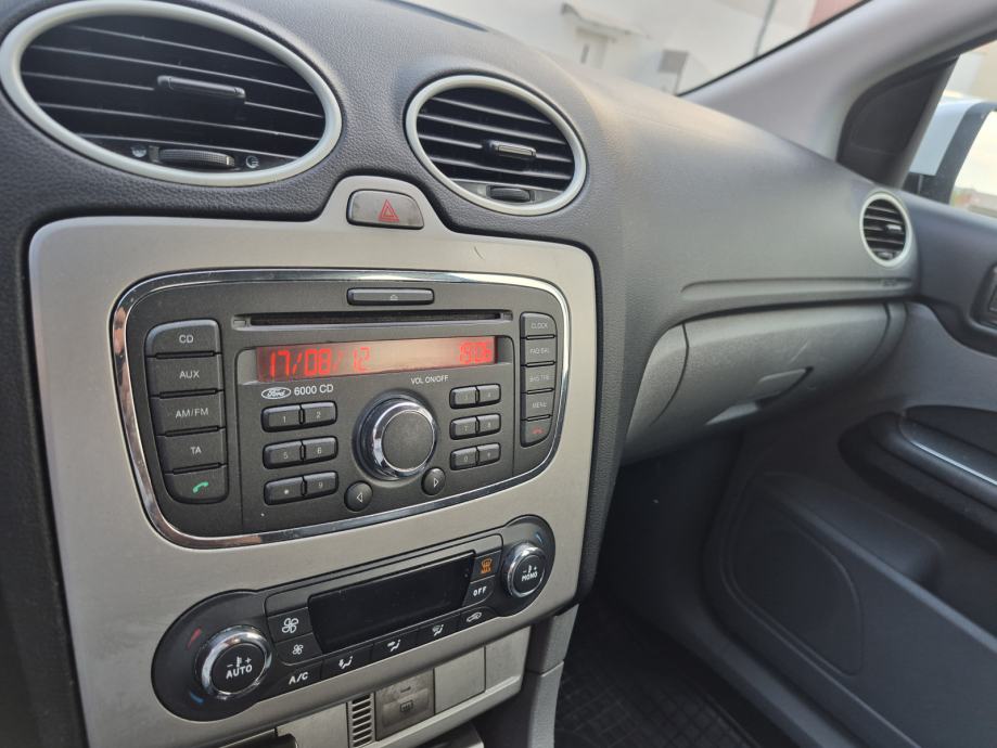 Ford Focus 1,6 TDCI, 2011 godina, fotografija 19