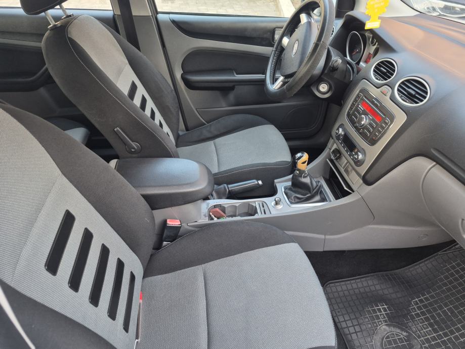 Ford Focus 1,6 TDCI, 2011 godina, fotografija 20