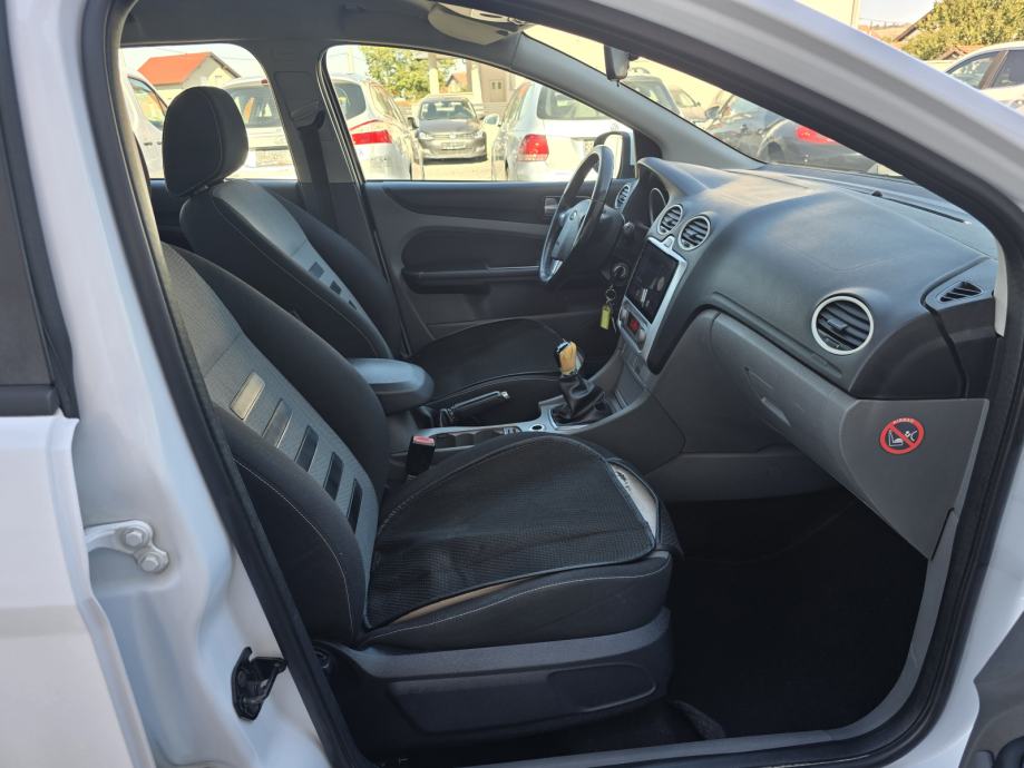 Ford Focus 1,6 TDCI-2012gd.md-NAVIGACIJA-climatronic,alu,tempomKARTICE, fotografija 9