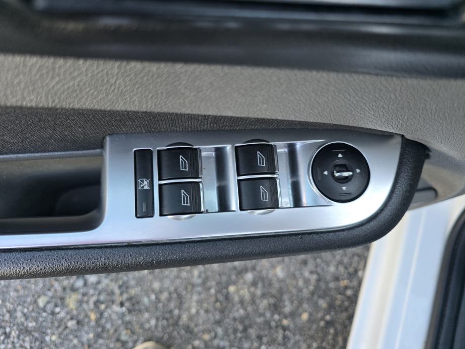 Ford Focus 1,6 TDCI-2012gd.md-NAVIGACIJA-climatronic,alu,tempomKARTICE, fotografija 14