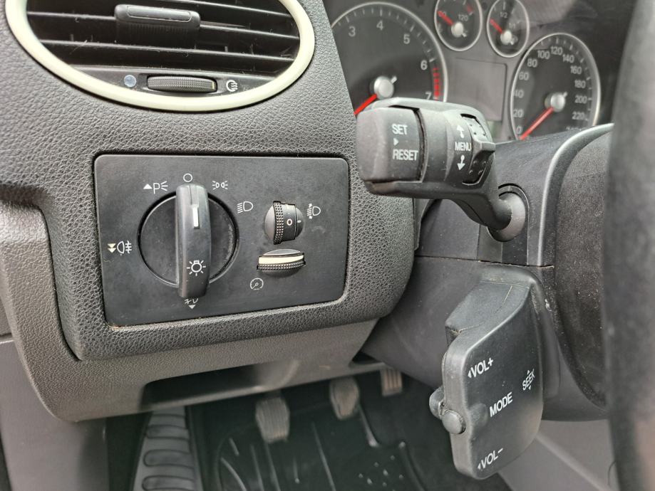 Ford Focus 1.6i 16V Titanium, reg. godinu dana, TOP stanje !!!, fotografija 17