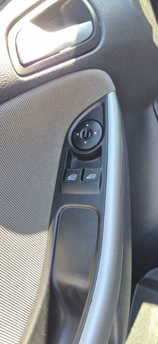 Ford Focus 1,6TDCI, 6 BRZINA, AUT.KLIMA, TEMP, NAV, PARK. SENZ..., fotografija 10