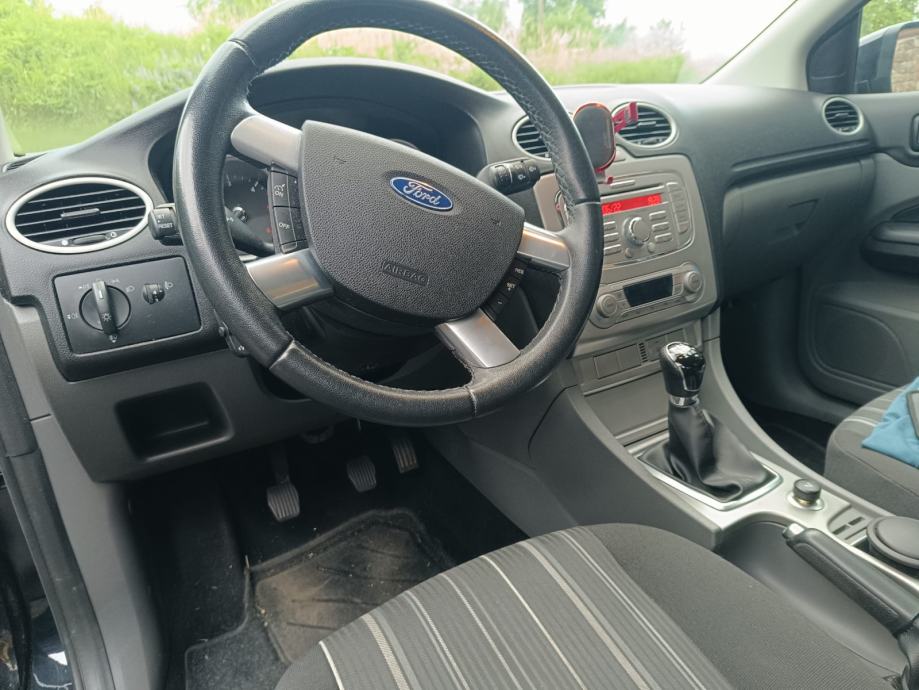 Ford Focus 1,8, fotografija 11