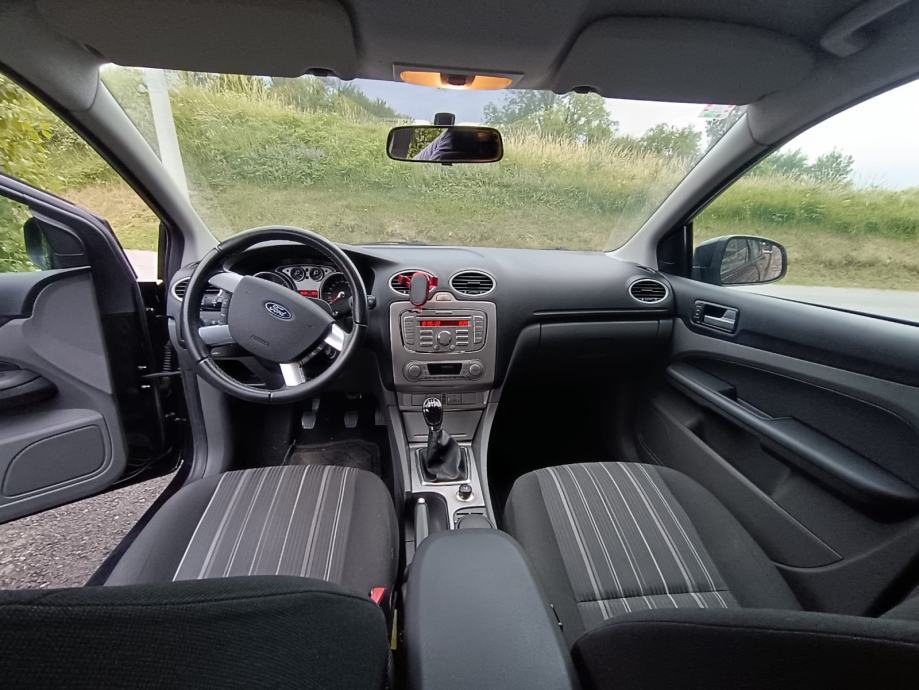 Ford Focus 1,8, fotografija 9