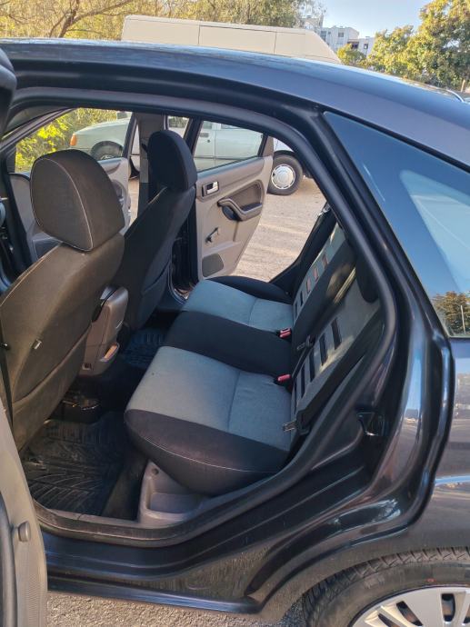 Ford Focus 1,8, fotografija 12