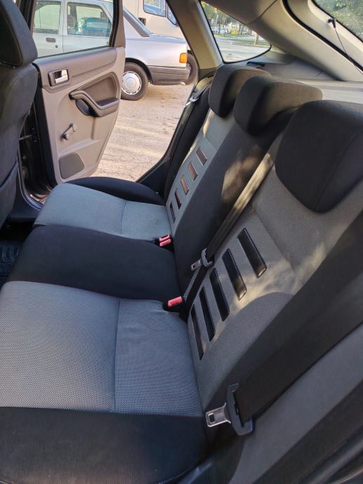 Ford Focus 1,8, fotografija 13