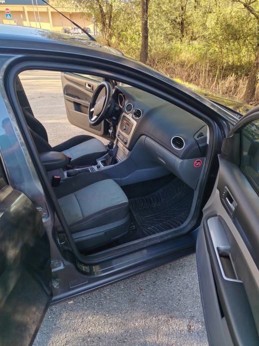 Ford Focus 1,8, fotografija 7