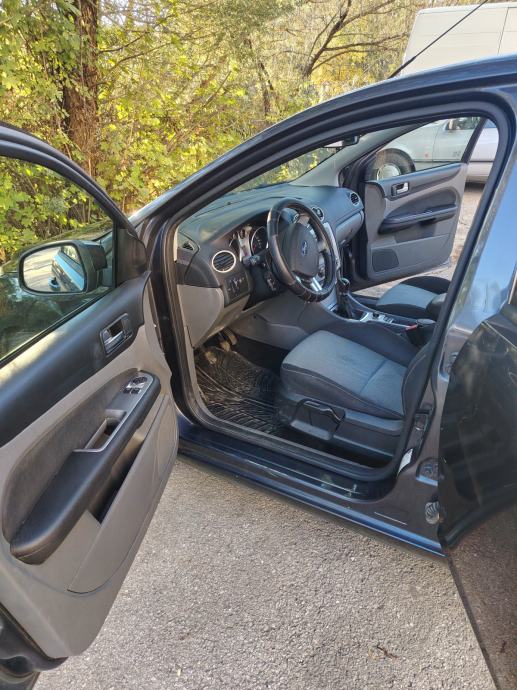 Ford Focus 1,8, fotografija 9
