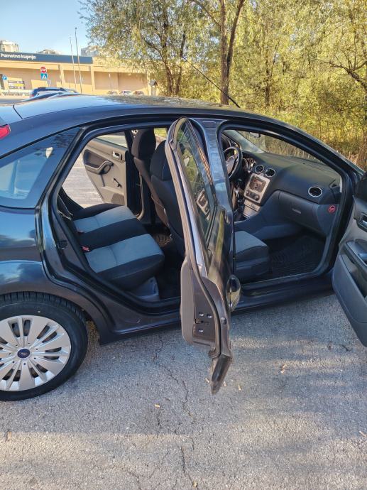 Ford Focus 1,8, fotografija 6