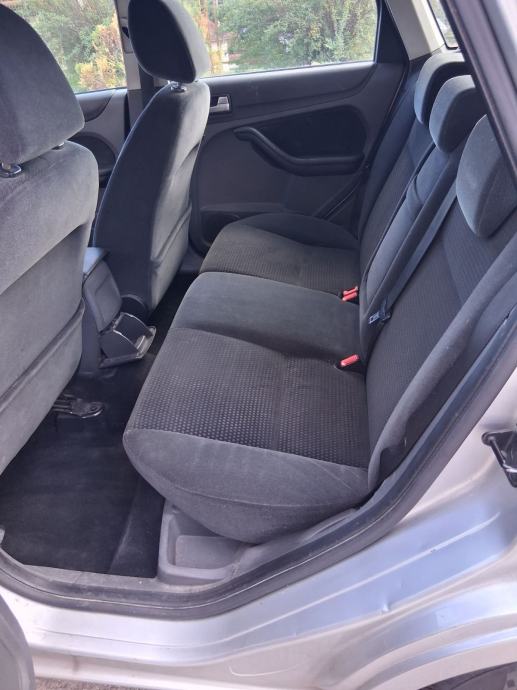 Ford Focus 1,8, fotografija 12