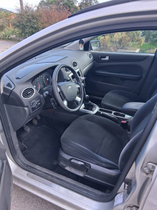 Ford Focus 1,8, fotografija 11