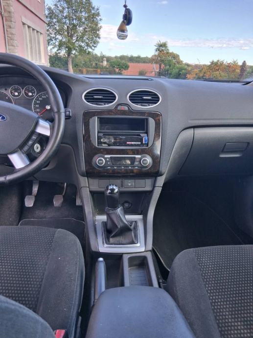 Ford Focus 1,8, fotografija 13