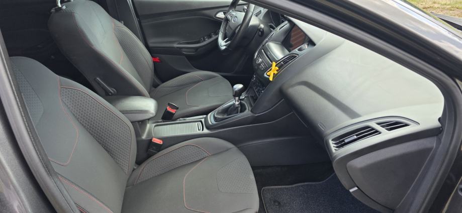 Ford Focus 2,0 TDCi, ST - Line, Navigacija, Prking kamera,PDC, Servisn, fotografija 17
