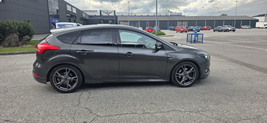 Ford Focus 2,0 TDCi, ST - Line, Navigacija, Prking kamera,PDC, Servisn, fotografija 8