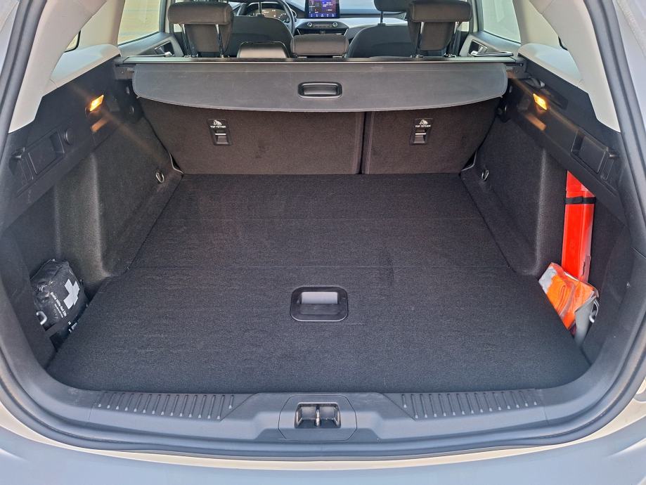 Ford Focus Karavan 1,5 EcoBlue ,LED svjetla,Kamera,servisna 126 tkm, fotografija 9