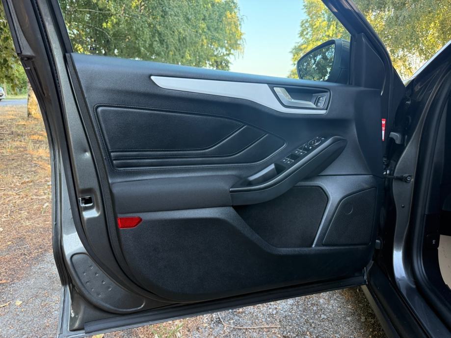 Ford Focus Karavan 1,5 TDCI-NAVIGACIJA-GR. SJEDALA-TEMPOMAT-KUKA, fotografija 9