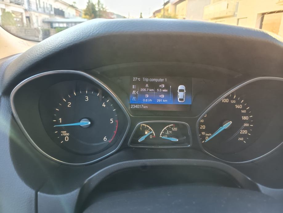 Ford Focus Karavan 1,5 TDCi Servisiran Euro6, fotografija 12