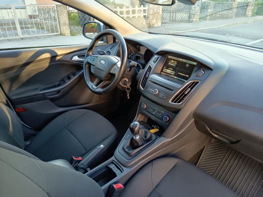 Ford Focus Karavan 1,5 TDCi Servisiran Euro6, fotografija 15