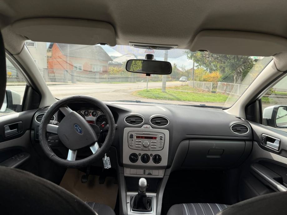 Ford Focus Karavan 1.6 CDTI AUTO ODLICAN BEZ ULOGA SJEDI PALI VOZI, fotografija 13
