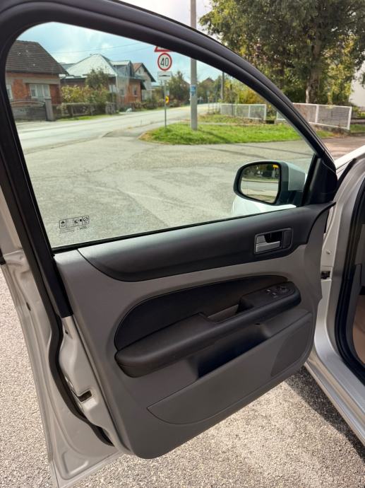 Ford Focus Karavan 1.6 CDTI AUTO ODLICAN BEZ ULOGA SJEDI PALI VOZI, fotografija 14