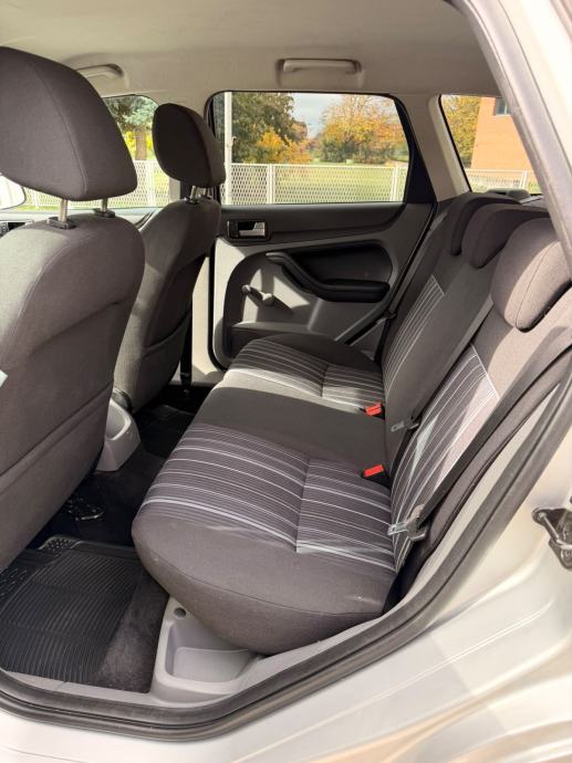 Ford Focus Karavan 1.6 CDTI AUTO ODLICAN BEZ ULOGA SJEDI PALI VOZI, fotografija 15
