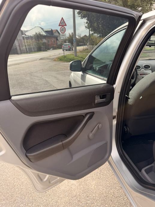 Ford Focus Karavan 1.6 CDTI AUTO ODLICAN BEZ ULOGA SJEDI PALI VOZI, fotografija 16