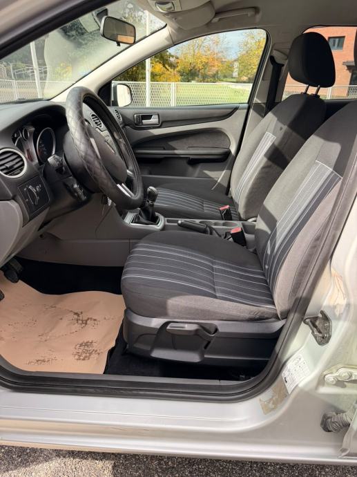 Ford Focus Karavan 1.6 CDTI AUTO ODLICAN BEZ ULOGA SJEDI PALI VOZI, fotografija 17