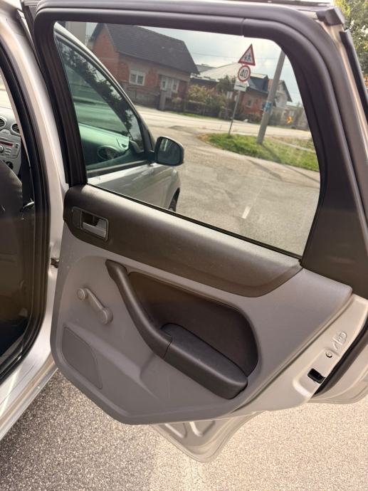 Ford Focus Karavan 1.6 CDTI AUTO ODLICAN BEZ ULOGA SJEDI PALI VOZI, fotografija 18