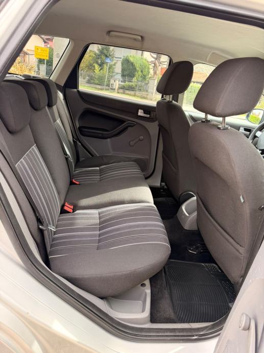 Ford Focus Karavan 1.6 CDTI AUTO ODLICAN BEZ ULOGA SJEDI PALI VOZI, fotografija 19