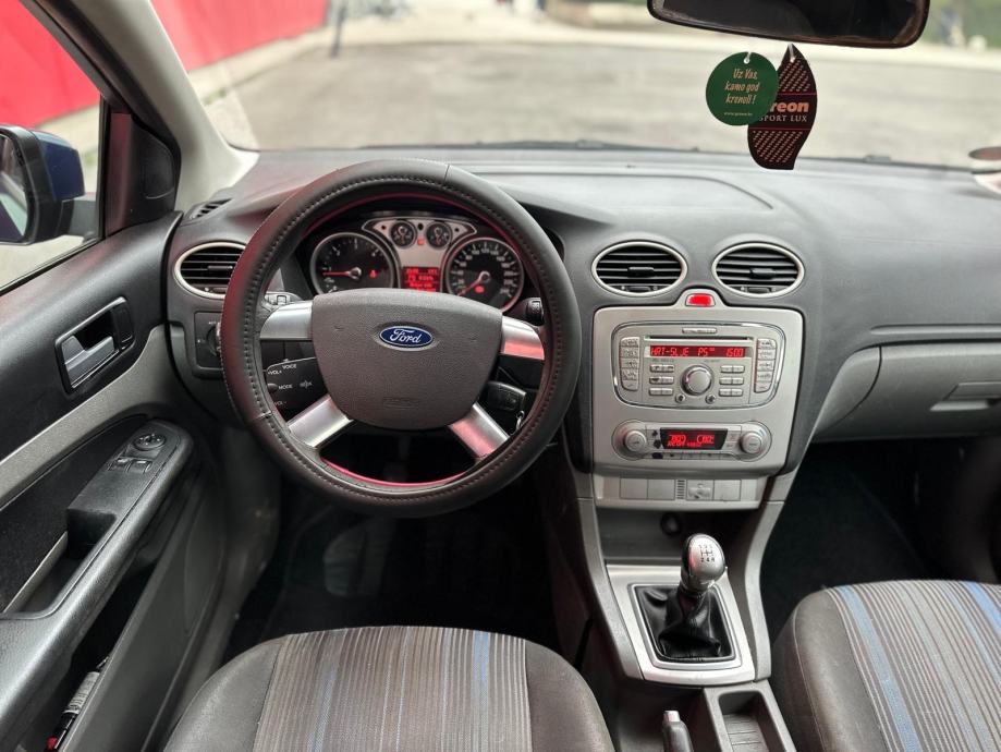 FORD FOCUS KARAVAN 1,6 TDCI REDIZAJN NAPRAVLJEN VELIKI SERVIS!!!, fotografija 9