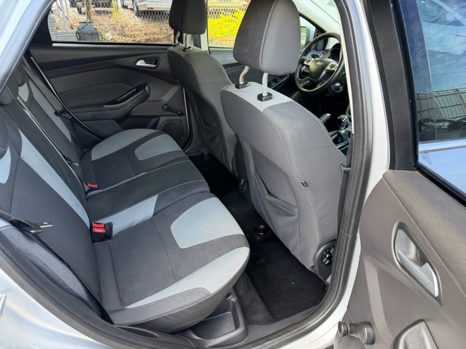 Ford Focus Karavan 1,6 TDCi REG:02/2027 - KLIMA - AUTOKREDIT, fotografija 20