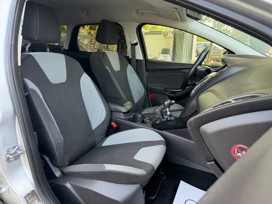 Ford Focus Karavan 1,6 TDCi REG:02/2027 - KLIMA - AUTOKREDIT, fotografija 19