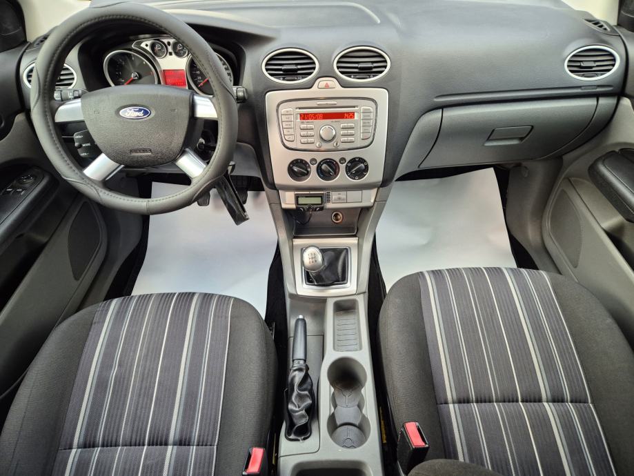 Ford Focus Karavan 1,6 TDCi **TREND**KLIMA**SERVISNA**REG 1 GOD**, fotografija 19