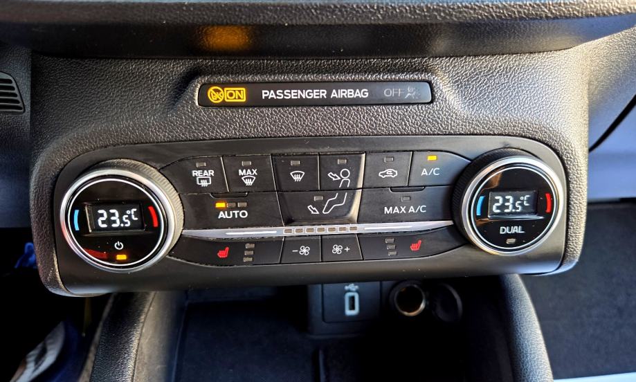 Ford Focus Titanium Diesel AUTOMATIK POLUAUTONOMNA VOŽNJA LED ALU 18, fotografija 12