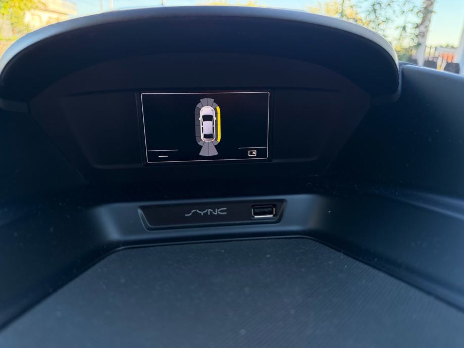 Ford Kuga 1,5 automatik, fotografija 15