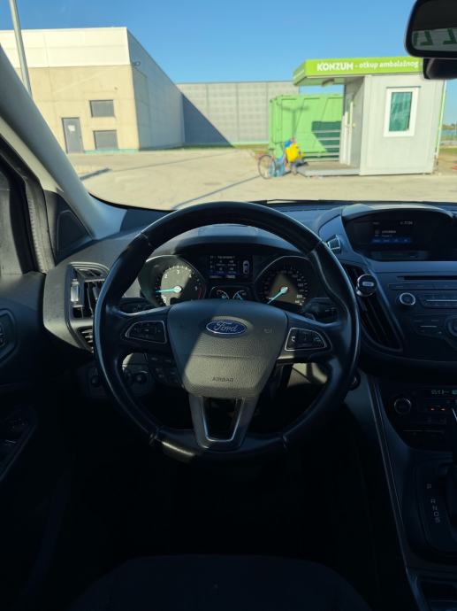 Ford Kuga 1,5 automatik, fotografija 8