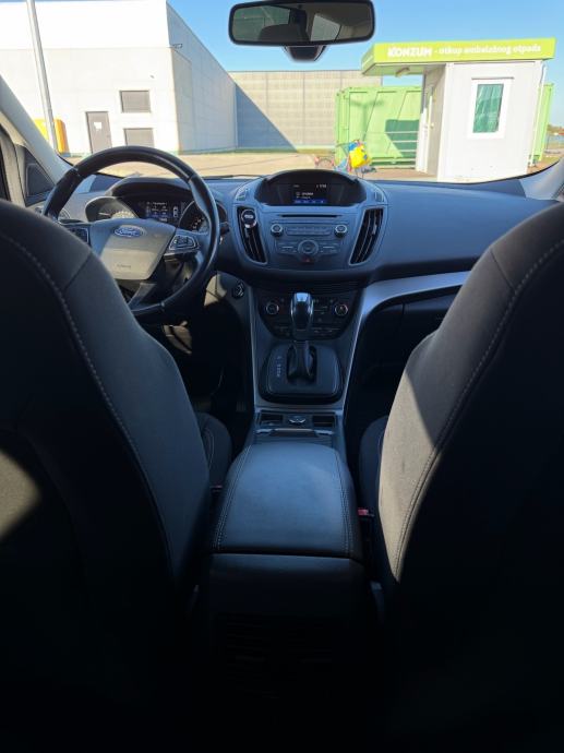 Ford Kuga 1,5 automatik, fotografija 9