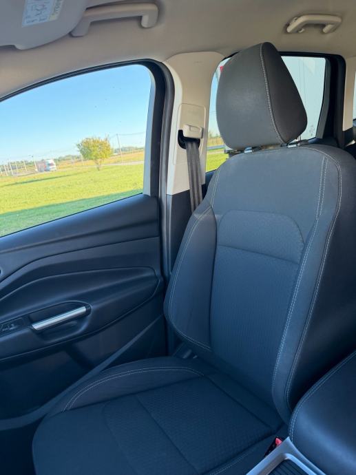 Ford Kuga 1,5 automatik, fotografija 11
